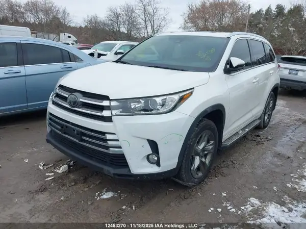 5TDDZRFH0HS404482 2017 TOYOTA HIGHLANDER - Image 2