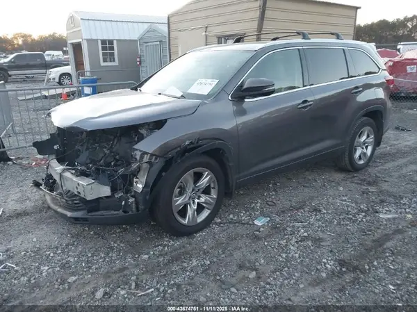 5TDDZRFH0HS405597 2017 TOYOTA HIGHLANDER - Image 2