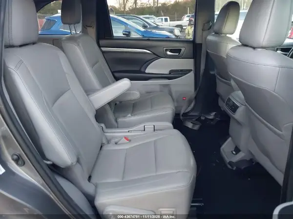5TDDZRFH0HS405597 2017 TOYOTA HIGHLANDER - Image 8