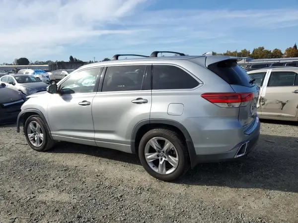 5TDDZRFH0HS412517 2017 TOYOTA HIGHLANDER - Image 2