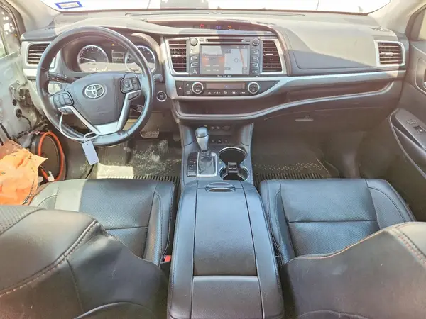 5TDDZRFH0HS412582 2017 TOYOTA HIGHLANDER - Image 8