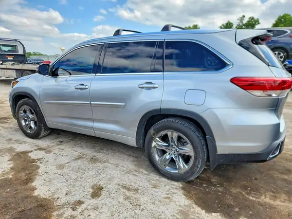 5TDDZRFH0HS416132 2017 TOYOTA HIGHLANDER - Image 2