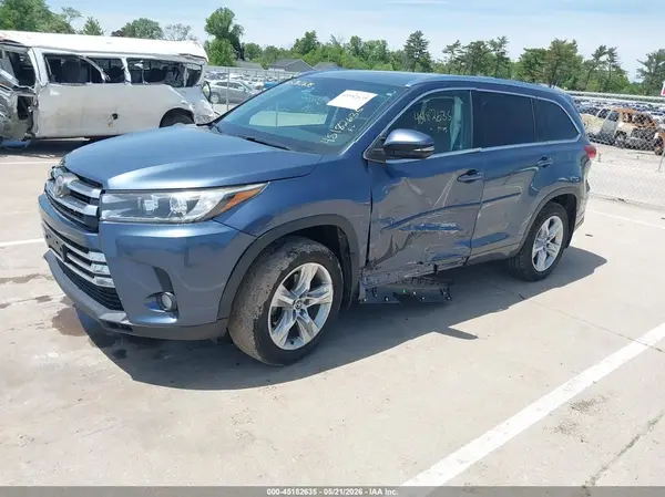 5TDDZRFH0HS418219 2017 TOYOTA HIGHLANDER - Image 2