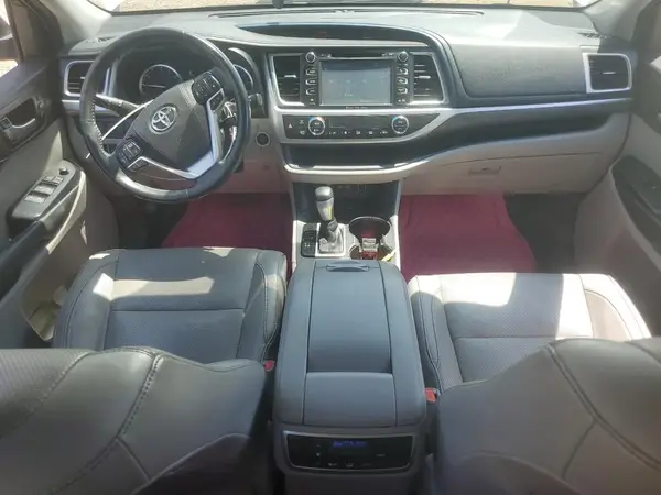 5TDDZRFH0HS418379 2017 TOYOTA HIGHLANDER - Image 8