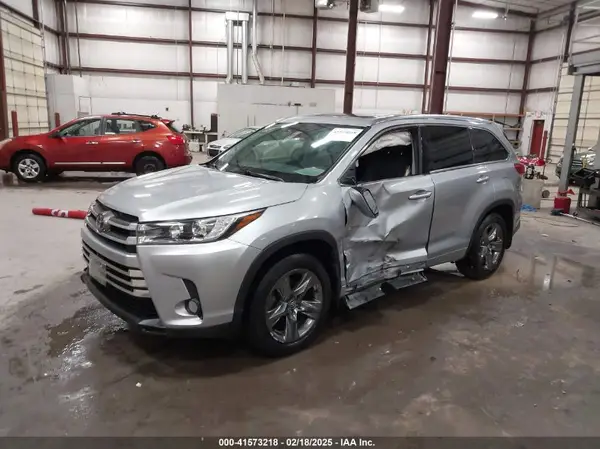 5TDDZRFH0HS420147 2017 TOYOTA HIGHLANDER - Image 2