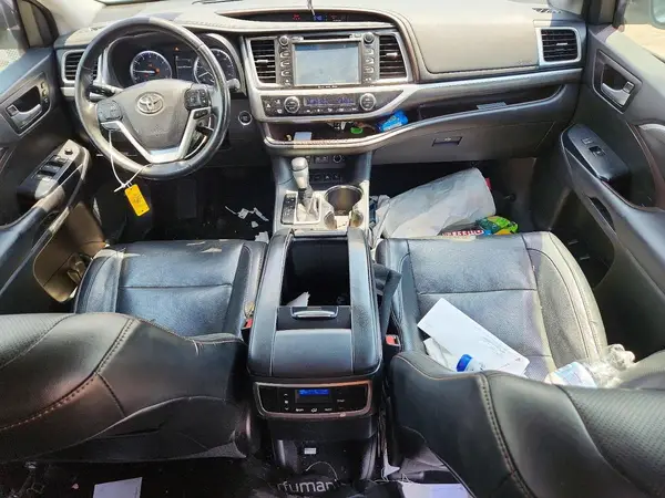 5TDDZRFH0HS421203 2017 TOYOTA HIGHLANDER - Image 8