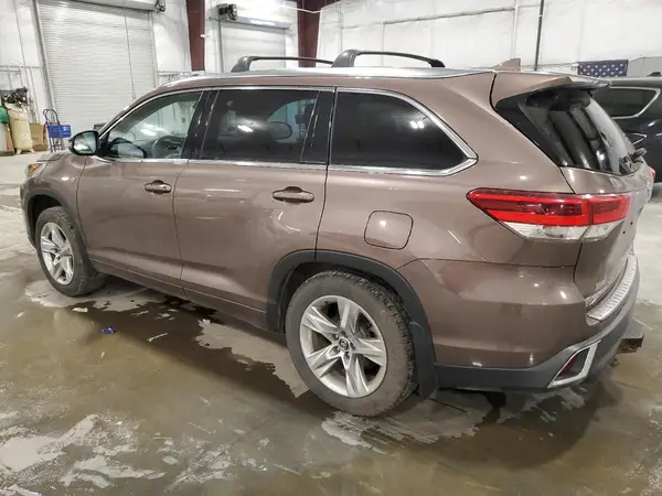 5TDDZRFH0HS423596 2017 TOYOTA HIGHLANDER - Image 2