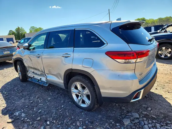5TDDZRFH0HS428345 2017 TOYOTA HIGHLANDER - Image 2