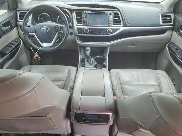 5TDDZRFH0HS446196 2017 TOYOTA HIGHLANDER - Image 8