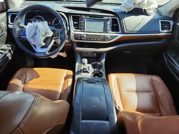 5TDDZRFH0HS449325 2017 TOYOTA HIGHLANDER - Image 8