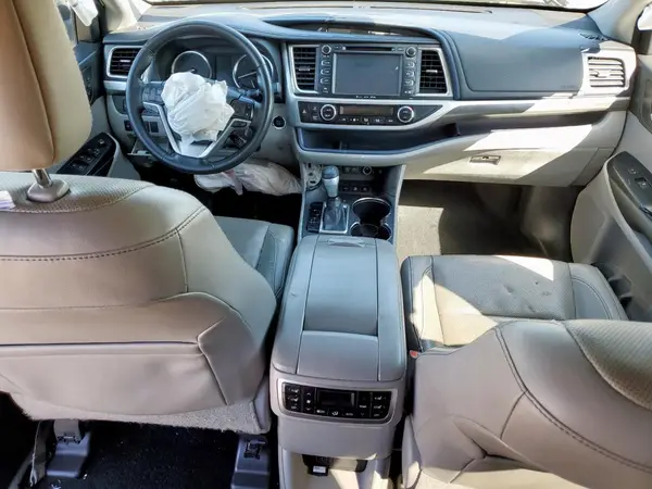 5TDDZRFH0HS458106 2017 TOYOTA HIGHLANDER - Image 8
