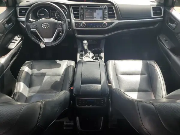 5TDDZRFH0HS459093 2017 TOYOTA HIGHLANDER - Image 8