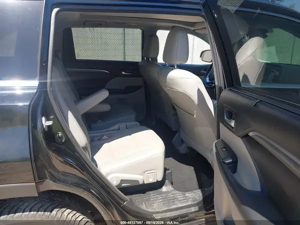 5TDDZRFH0HS464102 2017 TOYOTA HIGHLANDER - Image 8