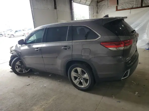 5TDDZRFH0HS472796 2017 TOYOTA HIGHLANDER - Image 2