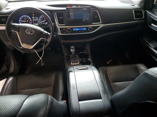 5TDDZRFH0HS472796 2017 TOYOTA HIGHLANDER - Image 8
