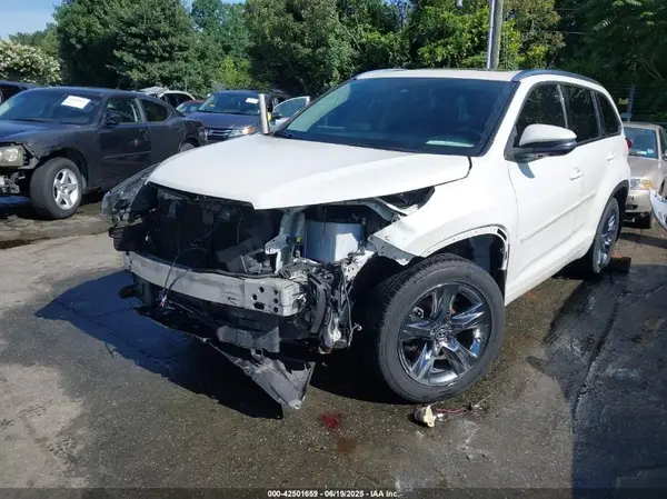 5TDDZRFH0JS487322 2018 TOYOTA HIGHLANDER - Image 2