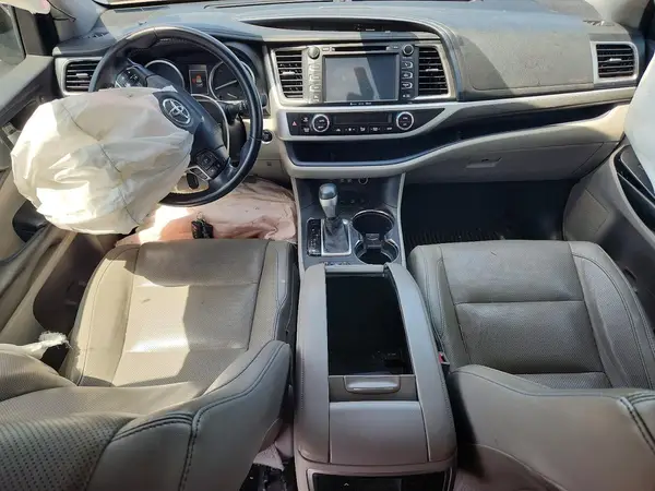 5TDDZRFH0JS491645 2018 TOYOTA HIGHLANDER - Image 8