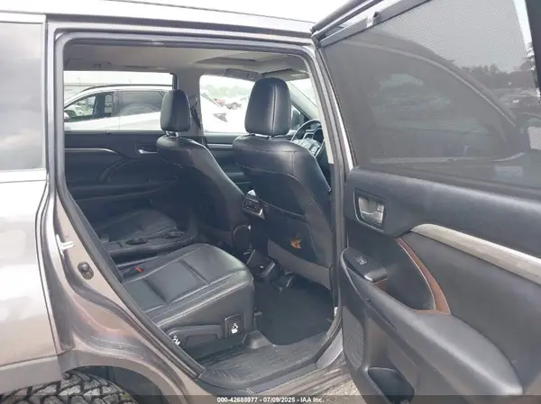5TDDZRFH0JS805830 2018 TOYOTA HIGHLANDER - Image 8