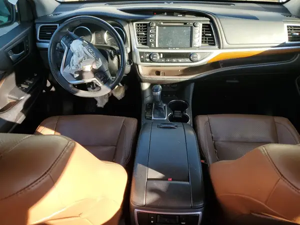 5TDDZRFH0JS809862 2018 TOYOTA HIGHLANDER - Image 8
