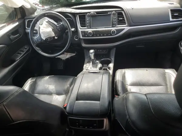 5TDDZRFH0JS811241 2018 TOYOTA HIGHLANDER - Image 8