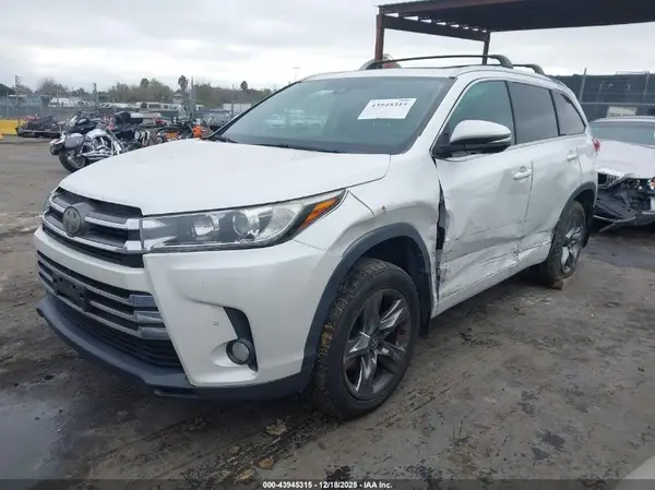 5TDDZRFH0JS813488 2018 TOYOTA HIGHLANDER - Image 2