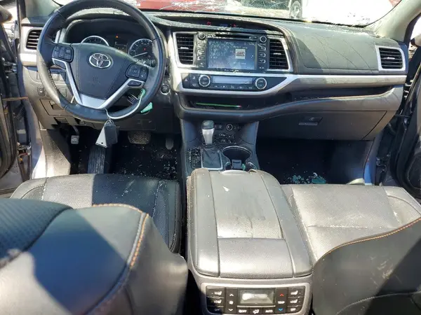 5TDDZRFH0JS814107 2018 TOYOTA HIGHLANDER - Image 8