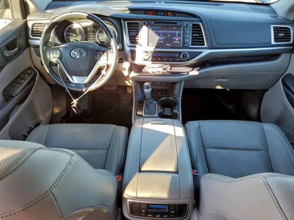 5TDDZRFH0JS827276 2018 TOYOTA HIGHLANDER - Image 8