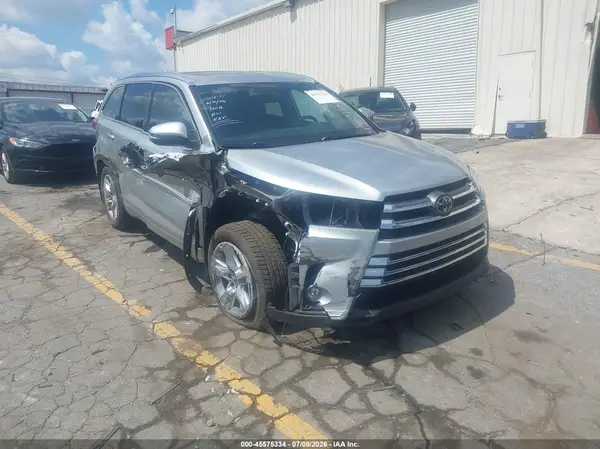 5TDDZRFH0JS847608 2018 TOYOTA HIGHLANDER - Image 1