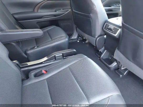 5TDDZRFH0JS848810 2018 TOYOTA HIGHLANDER - Image 8
