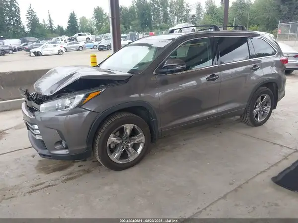 5TDDZRFH0JS859211 2018 TOYOTA HIGHLANDER - Image 2