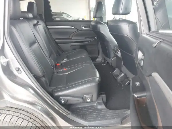 5TDDZRFH0JS859211 2018 TOYOTA HIGHLANDER - Image 8
