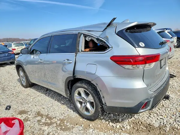 5TDDZRFH0JS864635 2018 TOYOTA HIGHLANDER - Image 2