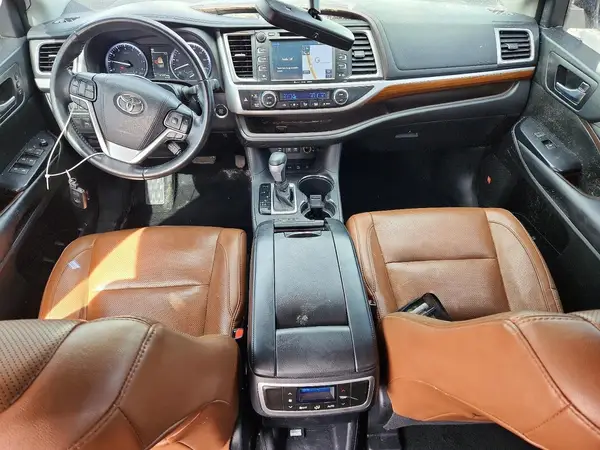 5TDDZRFH0JS864635 2018 TOYOTA HIGHLANDER - Image 8