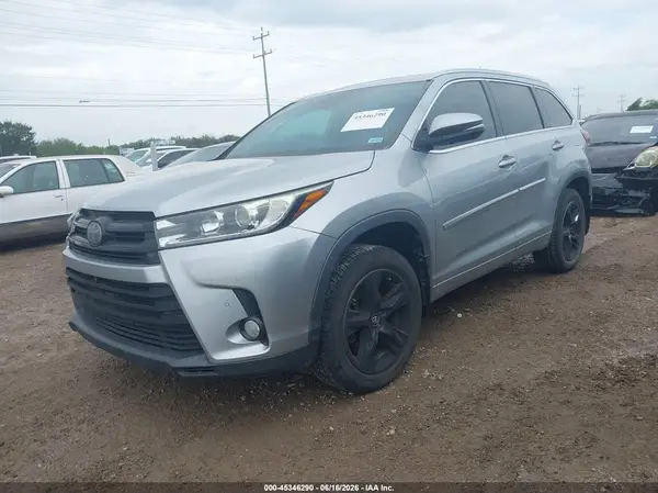 5TDDZRFH0JS874114 2018 TOYOTA HIGHLANDER - Image 2