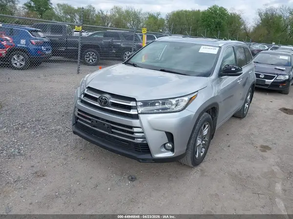 5TDDZRFH0JS876865 2018 TOYOTA HIGHLANDER - Image 2