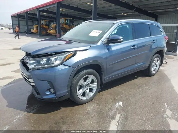 5TDDZRFH0JS880320 2018 TOYOTA HIGHLANDER - Image 2