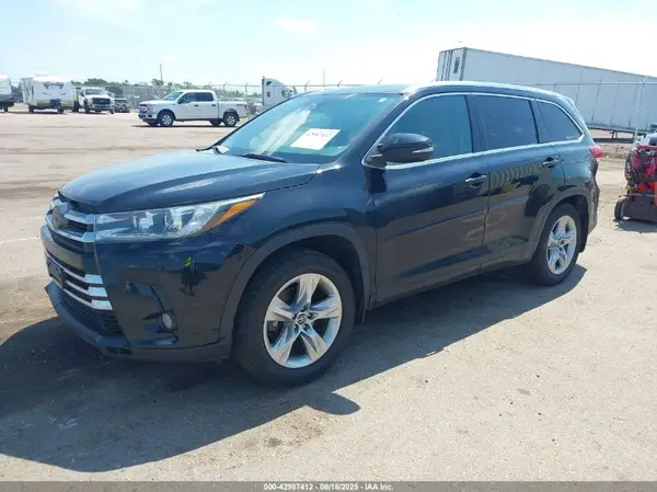 5TDDZRFH0JS905586 2018 TOYOTA HIGHLANDER - Image 2