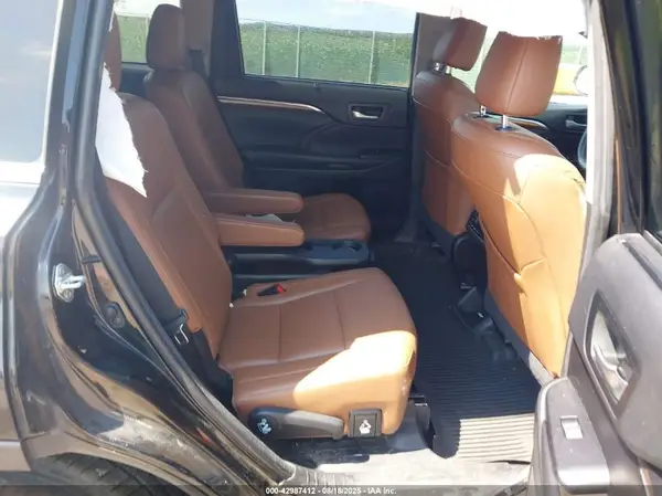 5TDDZRFH0JS905586 2018 TOYOTA HIGHLANDER - Image 8