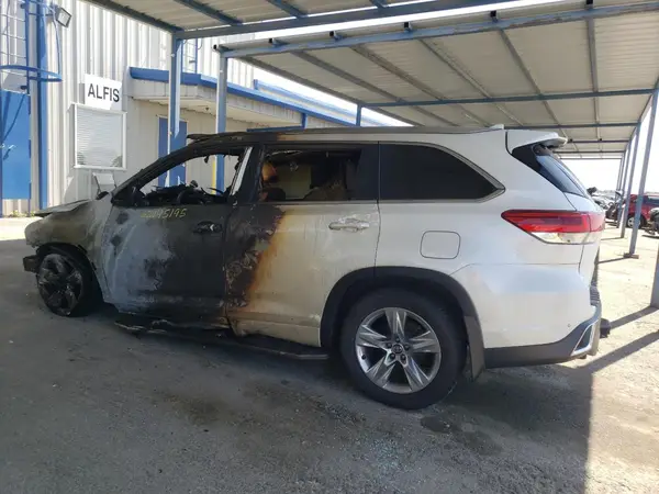 5TDDZRFH0JS907340 2018 TOYOTA HIGHLANDER - Image 2