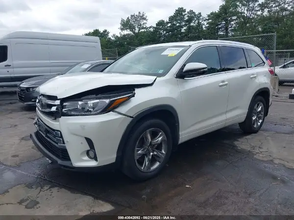 5TDDZRFH0JS908682 2018 TOYOTA HIGHLANDER - Image 2