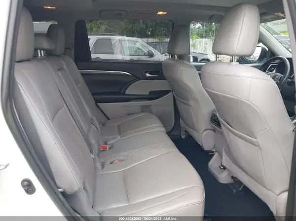 5TDDZRFH0JS908682 2018 TOYOTA HIGHLANDER - Image 8