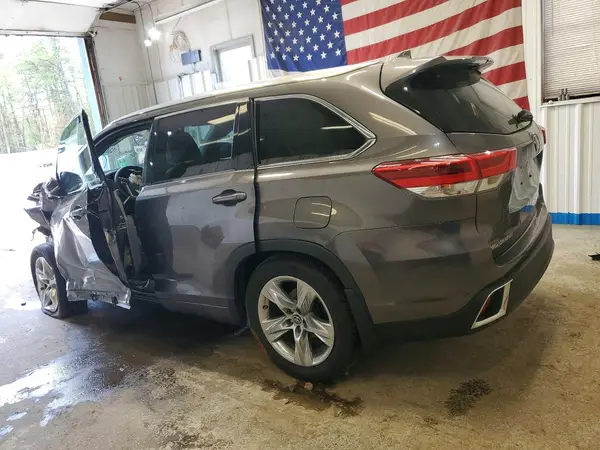 5TDDZRFH0KS727714 2019 TOYOTA HIGHLANDER - Image 2