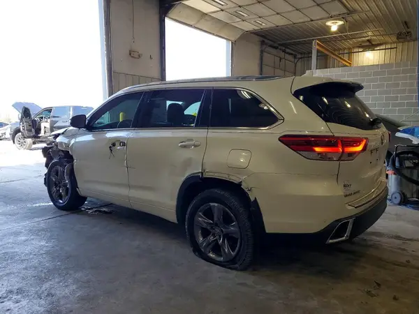 5TDDZRFH0KS737689 2019 TOYOTA HIGHLANDER - Image 2