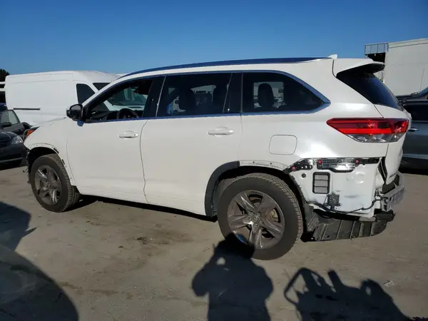 5TDDZRFH0KS741841 2019 TOYOTA HIGHLANDER - Image 2