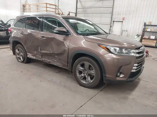 5TDDZRFH0KS922874 2019 TOYOTA HIGHLANDER - Image 1