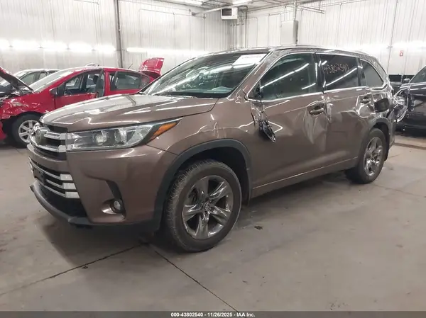 5TDDZRFH0KS922874 2019 TOYOTA HIGHLANDER - Image 2