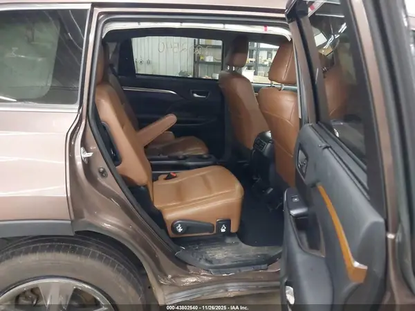 5TDDZRFH0KS922874 2019 TOYOTA HIGHLANDER - Image 8
