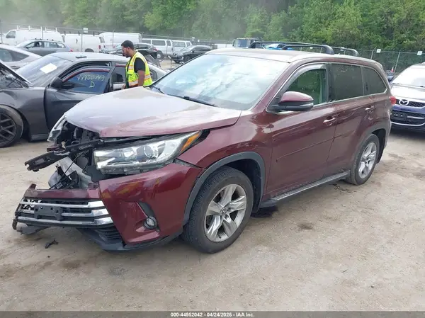 5TDDZRFH0KS938394 2019 TOYOTA HIGHLANDER - Image 2