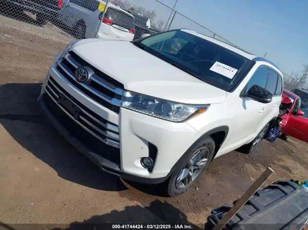 5TDDZRFH0KS945779 2019 TOYOTA HIGHLANDER - Image 2