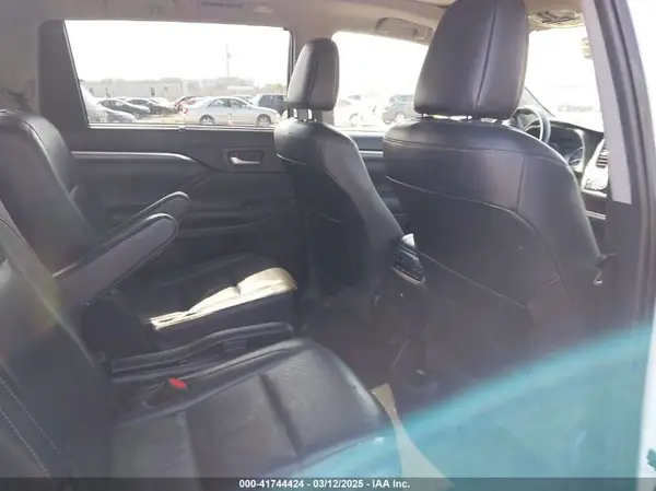 5TDDZRFH0KS945779 2019 TOYOTA HIGHLANDER - Image 8